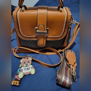 Cute Lil Bag w/Extras!